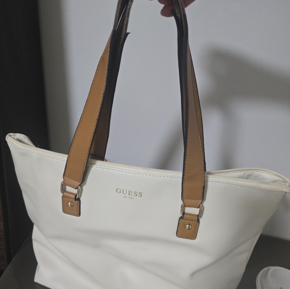 Elegant Cream Handbag with Brown Accent - Picture 9 of 10